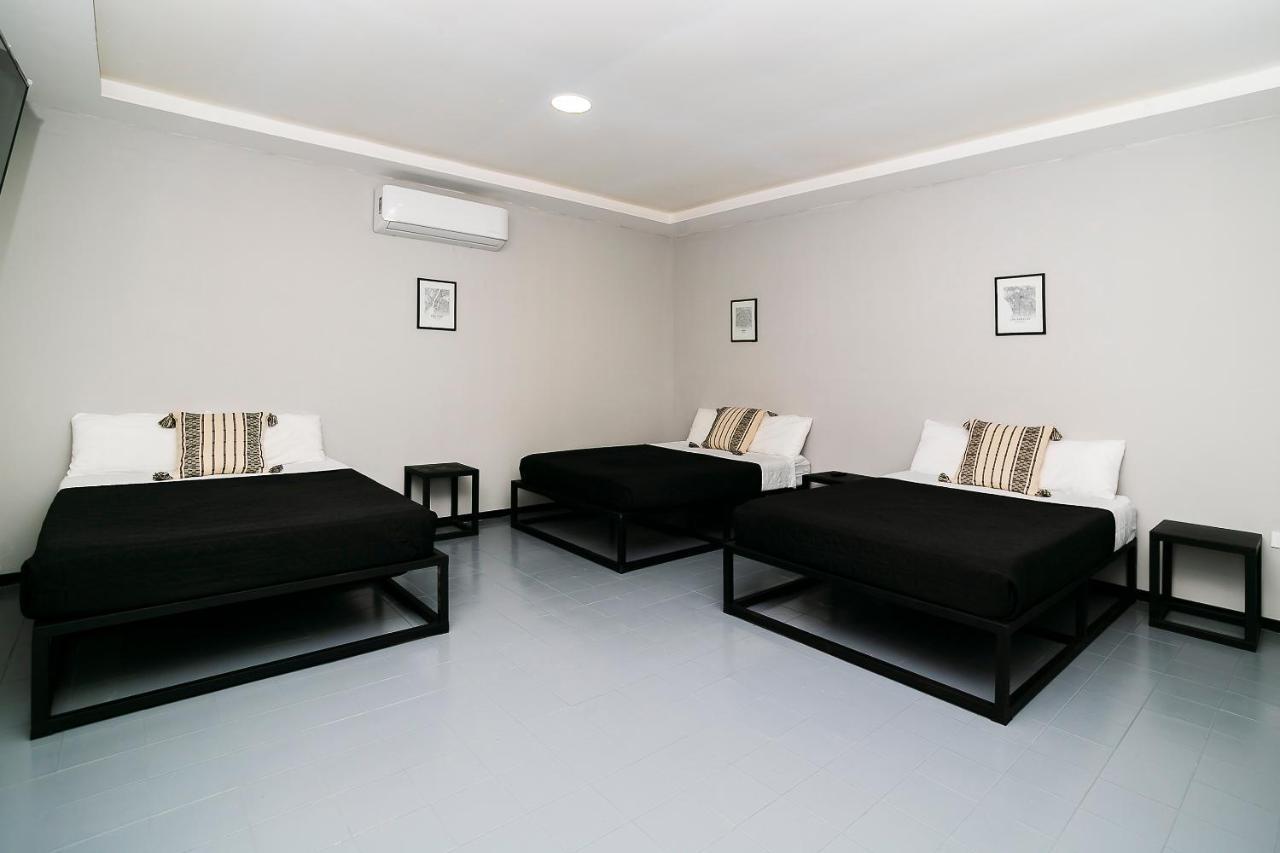 מלון מונטריי Adhoc Plaza מראה חיצוני תמונה